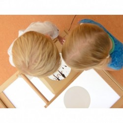 Magnifying table with a large Masterkidz magnifying glass