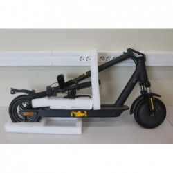 SALE OUT. Jeep E-Scooter 2XE Sentinel with Turn Signals, Black Jeep 24 month(s)