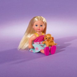 SIMBA Evi doll with a pet dog