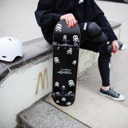 CR3108SA SKULLS SKATEBOARD NILS EXTREME