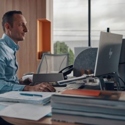 HP EliteBook 865 G10 AMD Ryzen™ 9 7940HS Laptop 40.6 cm (16") WUXGA 32 GB DDR5-SDRAM 1 TB SSD Wi-Fi 6E (802.11ax)