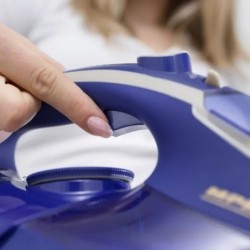 Żelazko parowe ze stopą ceramiczną MPM MZE-24/G