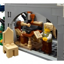 LEGO ICONS 10332 Medieval Town Square